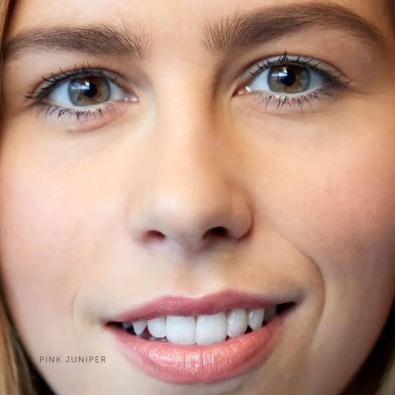 model wearing neutral pink lipstick - Luk Pink Juniper
